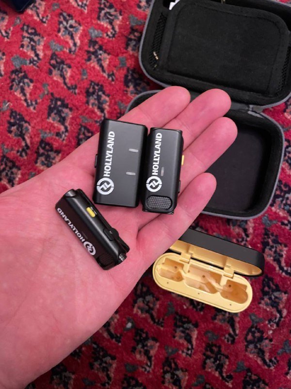 Микрофоны Hollyland Lark M1, XLR провода, роутер Asus, кабель Ethernet, USB hub, кейс для наушников 2