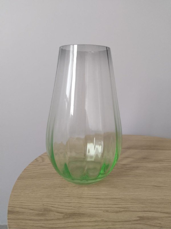 Стеклянная ваза высота 25 см