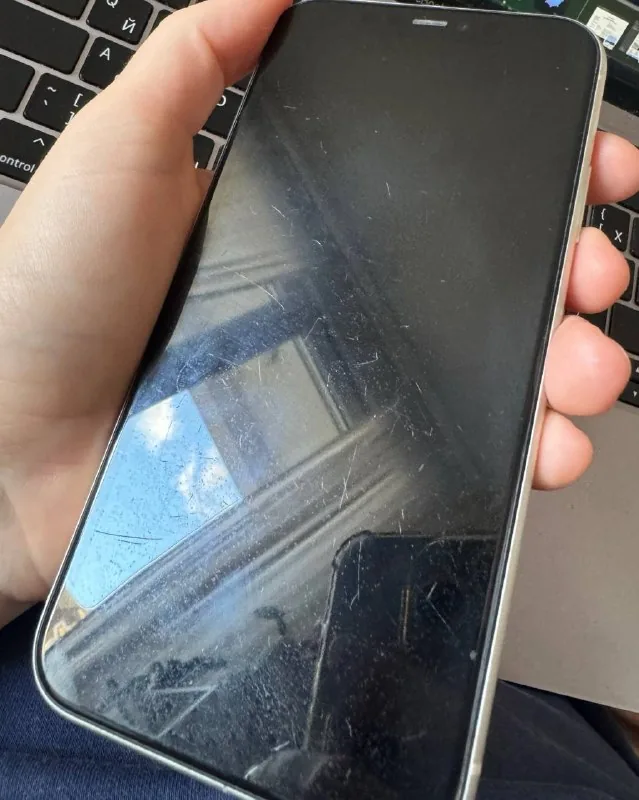 Белый iPhone 11 64GB 1
