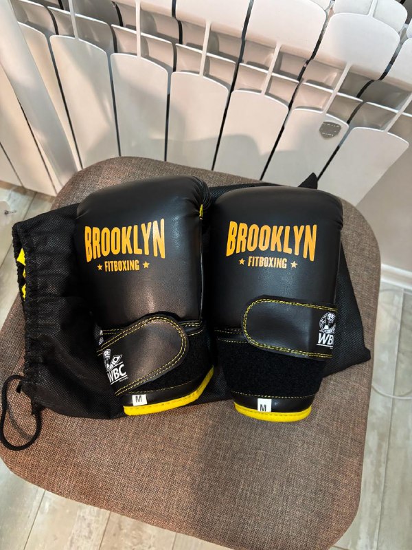 Ботинки осенние женские, Кроссовки Reebok, Кроссовки Puma, Ракетки теннисные, Подушка дорожная, Корсет для осанки, Перчатки, Тканевые резинки для фитнеса 7