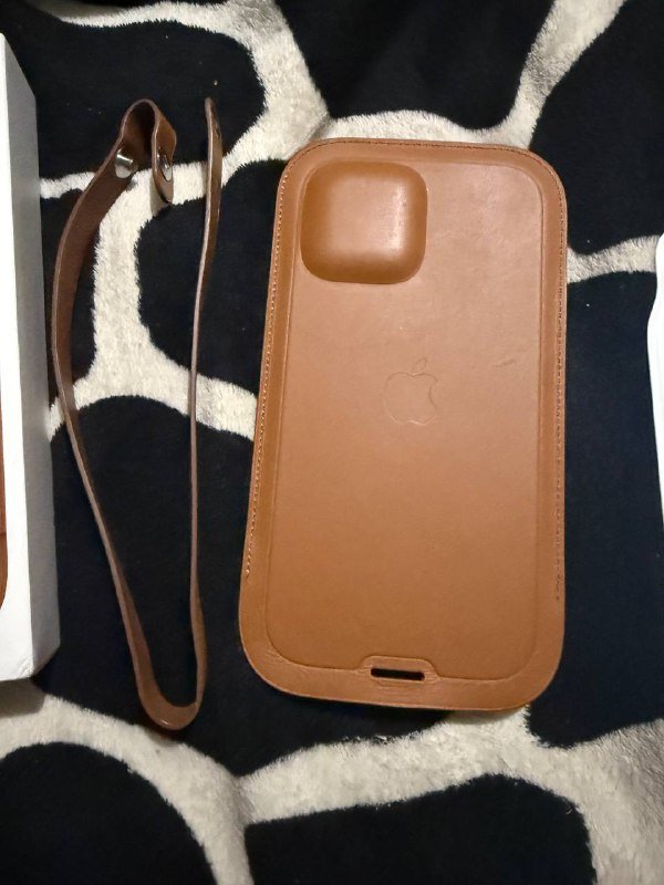 Оригинальный кейс Apple Leather Sleeve MagSafe 4