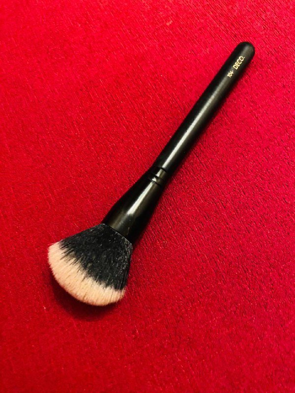 Кисточка для макияжа DECO N104