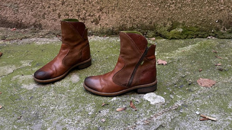 Leather boots size 38 4