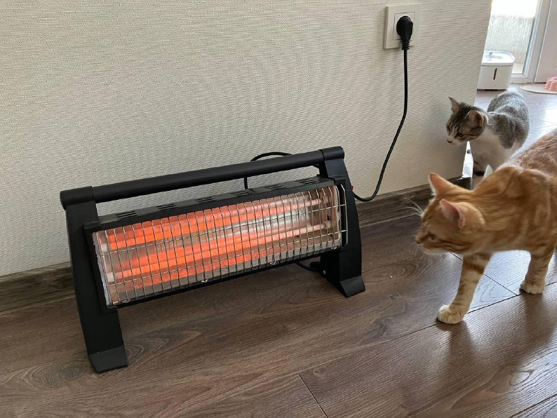 Обогреватель кварцевый напольный черный 2