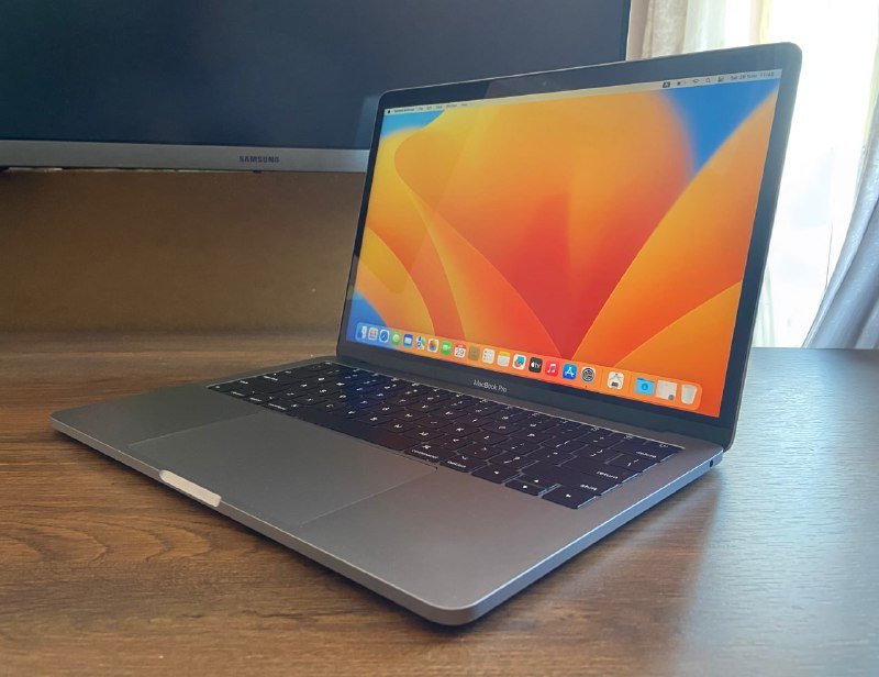 MacBook Pro 2017 13.3 i5 8GB RAM 256GB SSD 1