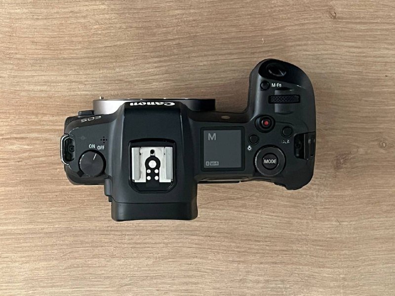 Беззеркальная фотокамера Canon EOS R, 2 аккумулятора, карта памяти 6