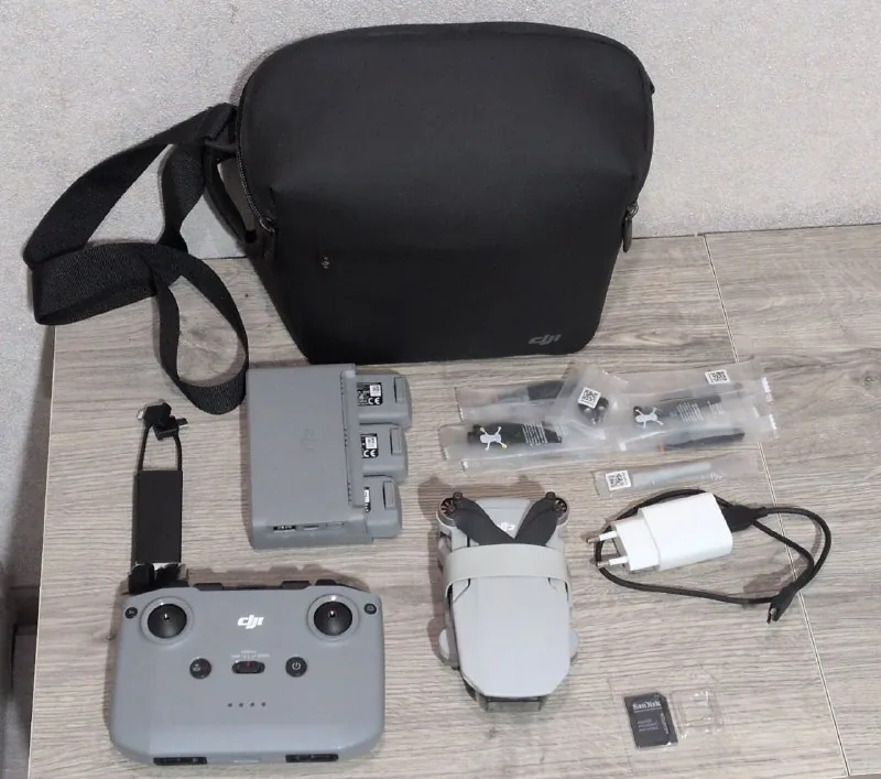 DJI Mini 2, комплект Fly More Combo, карта памяти 128 Гб 1