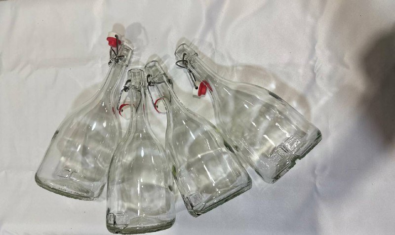 Бутылки с бугельной крышкой 1 л каждая