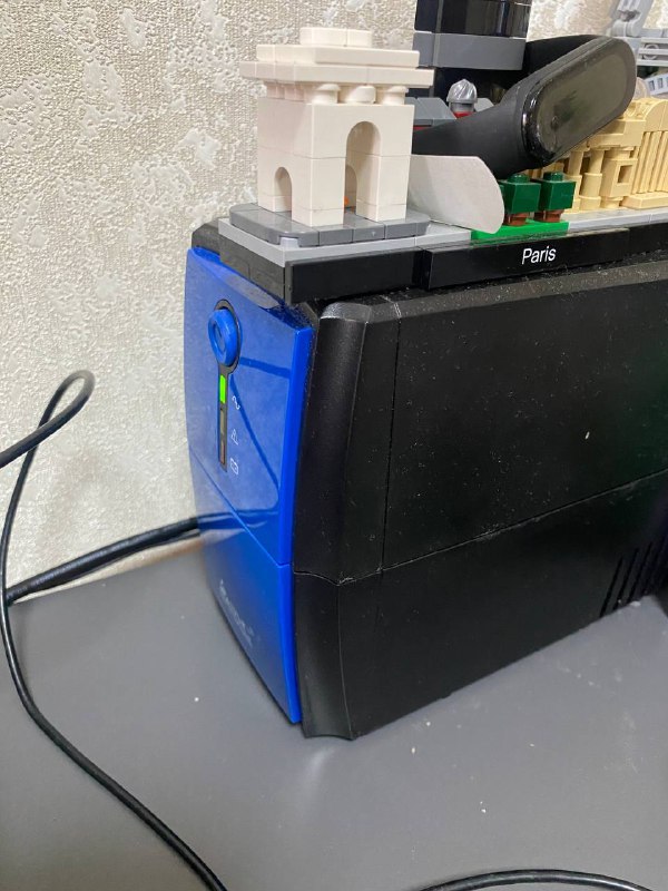 Два стола из турецкой икеи, настольная лампа, ИБП, игровой стул, тумбочка 4