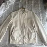 Мужская куртка Zara молочного цвета 1