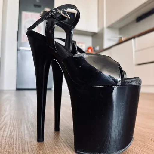 Женские туфли Pleaser, черный лак