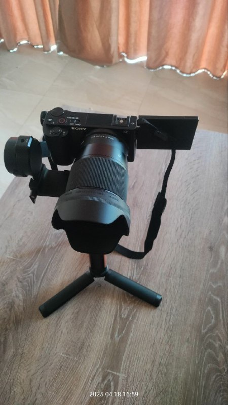 Камера Sony ZV-E10, объектив Sigma AF 16mm, стабилизатор FeiyuTech 2