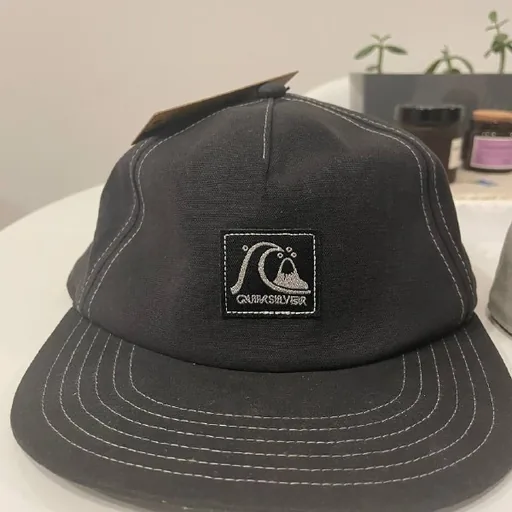 Кепки Quiksilver, Adidas, Dickies, бежевая, черная