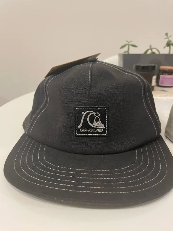 Кепки Quiksilver, Adidas, Dickies, бежевая, черная 1