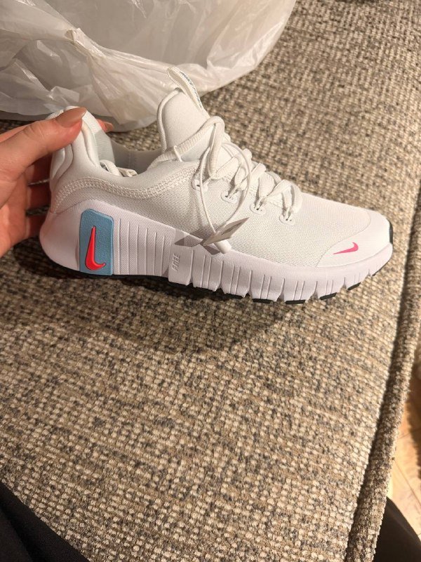 Новые белые кроссовки Nike 3