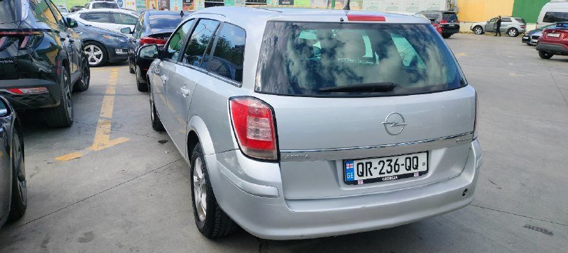Opel Astra H 2010 года 4