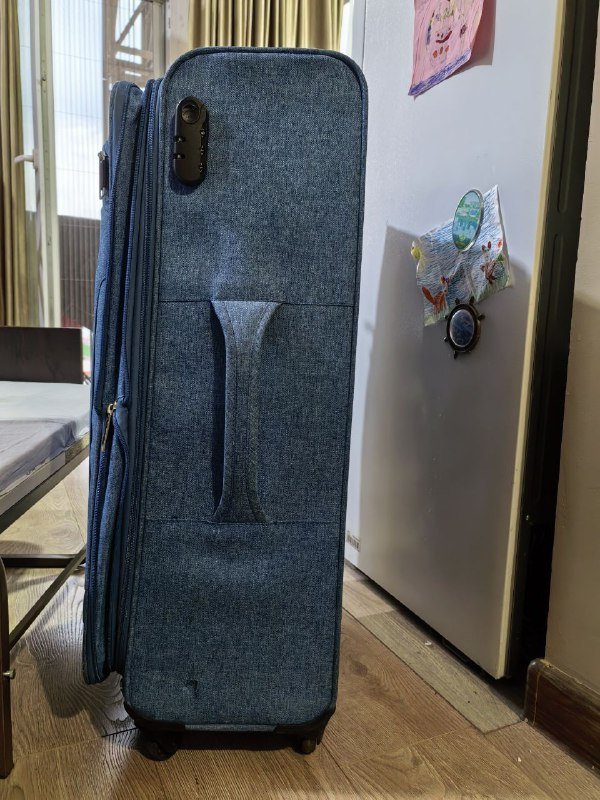 Чемодан 70x74x27 см с дефектами ткани и колесика 2