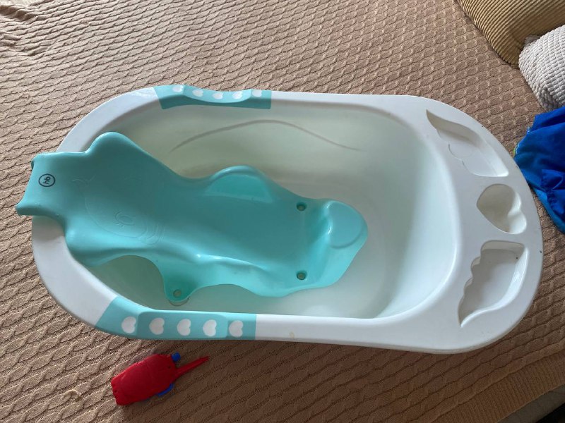 Детская ванночка, полотенца, банный халатик, термометры 3