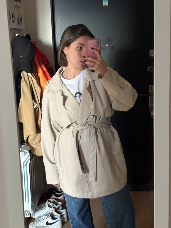 Бежевый тренч с эко-кожи с поясом, oversize