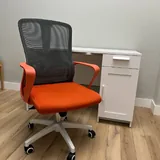 Стол IKEA, офисное кресло 2