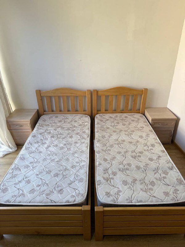 Две односпальные кровати с матрасами