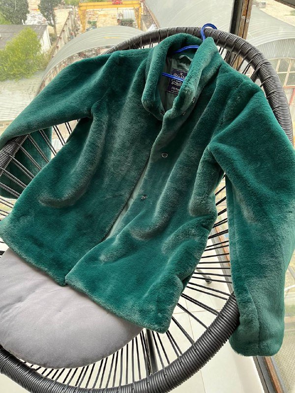 Женская зеленая шуба 3