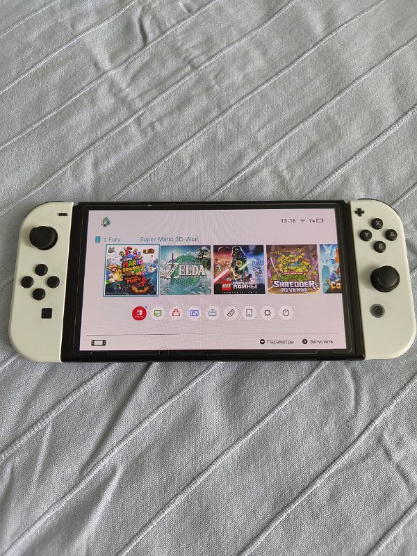 Nintendo Switch OLED in excellent condition 3