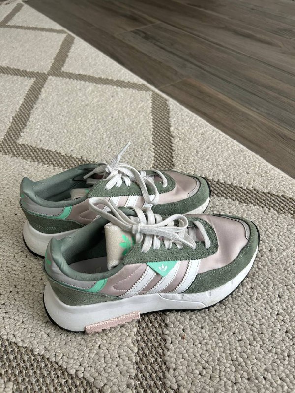 Оригинальные кроссовки adidas 38 размер