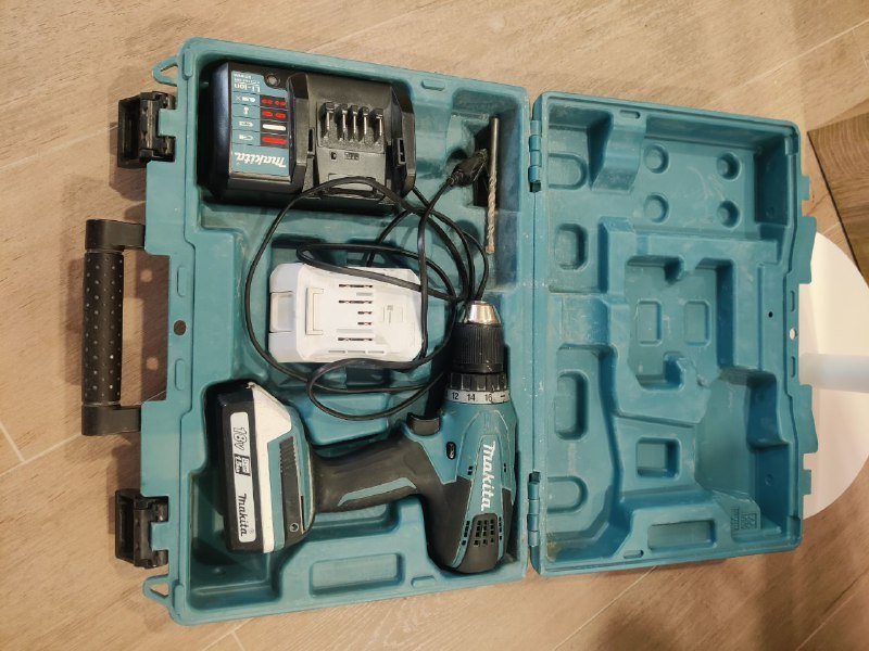 Шуруповёрт Makita с 2 аккумуляторами и зарядкой 3