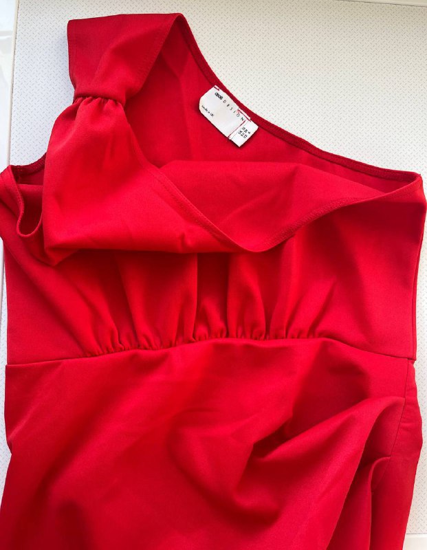 красное платье Asos Design, красное платье Asos Design 3