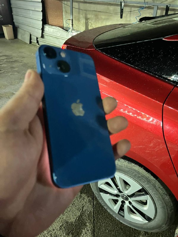 iPhone 13mini 128GB Blue, iPhone 11 64GB Red 2