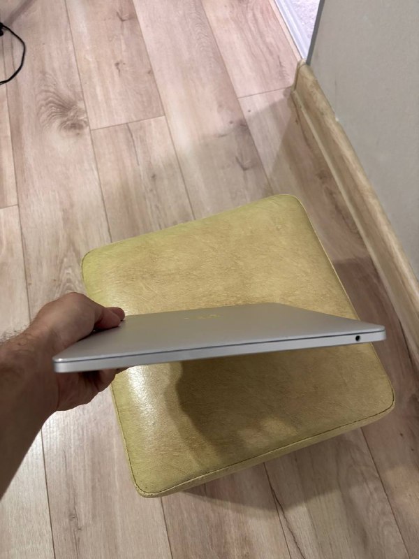 MacBook Pro 2017 i5 8/256GB с пятнами burn на экране 4