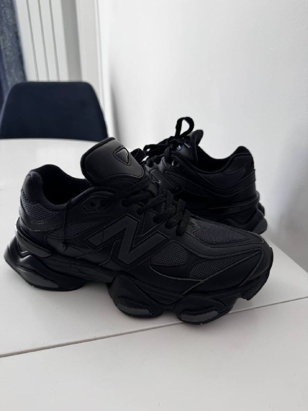 Мужские кроссовки размер 41.5 черные новые 2