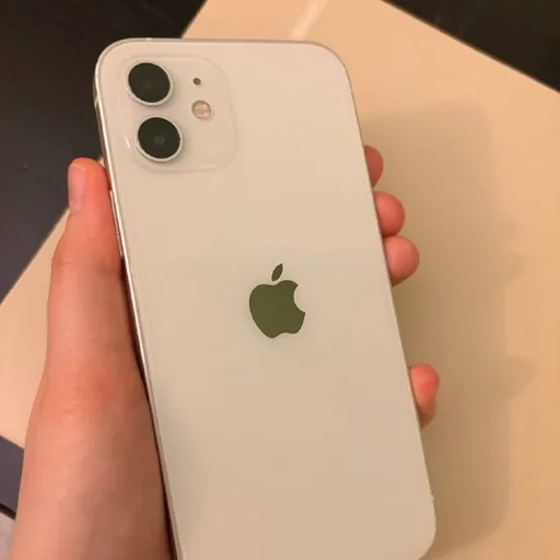 Белый iPhone 12 128 ГБ
