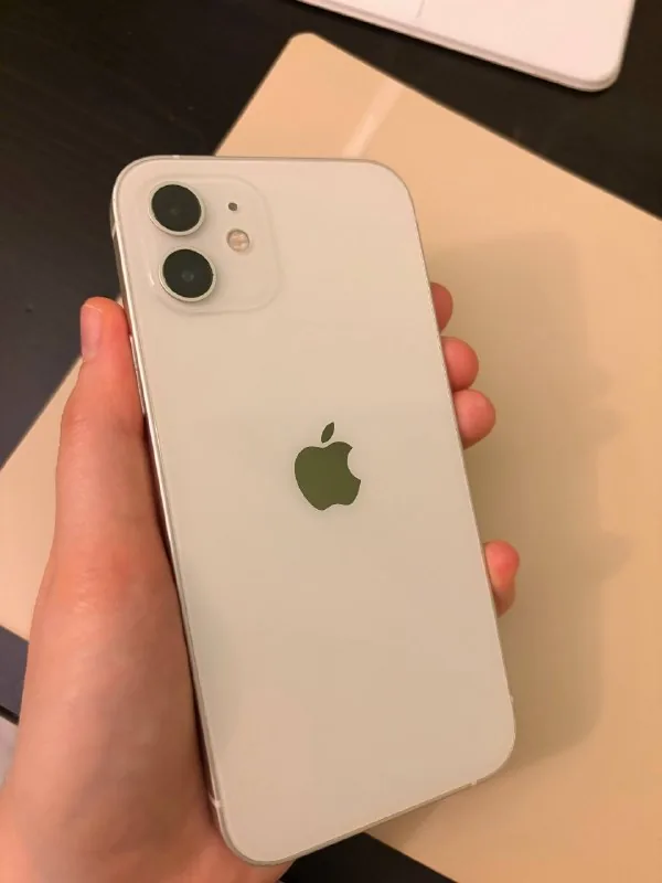 Белый iPhone 12 128 ГБ 1