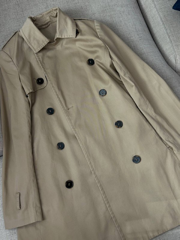 Бежевый тренч, лонгслив Bershka, велюровая кофточка, джинсы Bershka, кофточка Zara 7