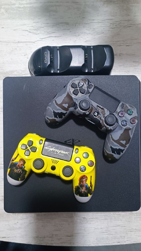 Playstation 4 500 GB, 2 джойстика, подставка для зарядки 2