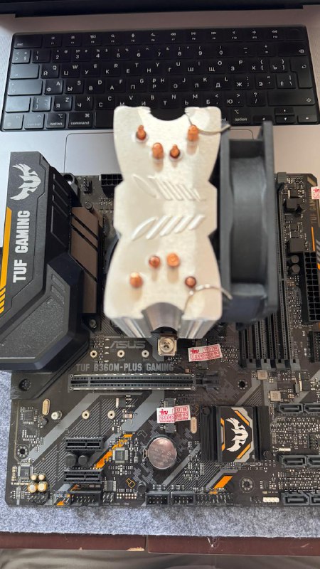 материнская плата ASUS, процессор Intel i7, видеокарта GTX1060ti, блок питания AeroCool, системный блок 3