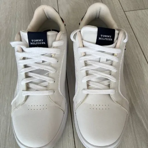 Men's branded Tommy Hilfiger sneakers, size 42