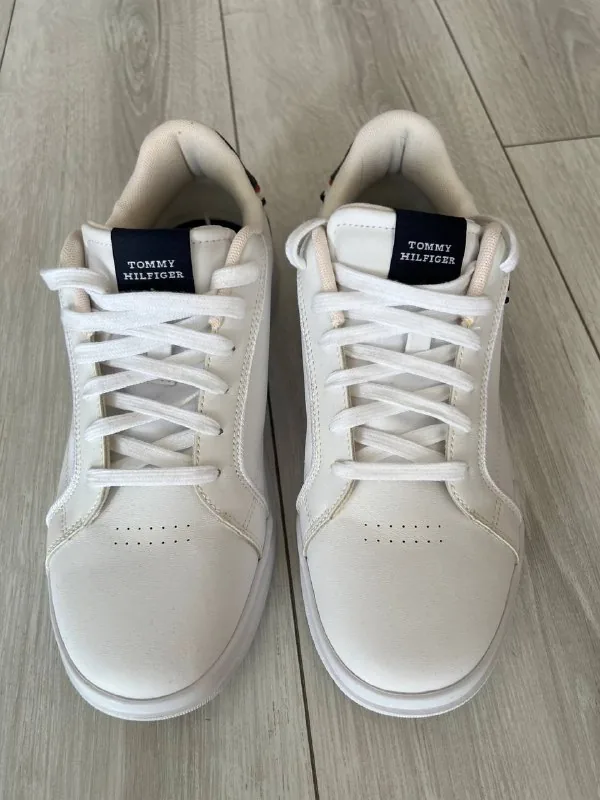 Men's branded Tommy Hilfiger sneakers, size 42 1