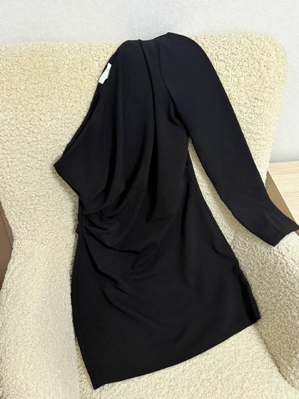 Черное платье H&M M с драпировкой 2