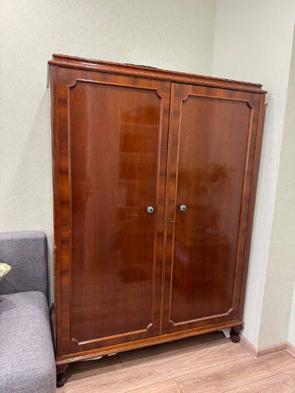 Шкаф и тумбочка