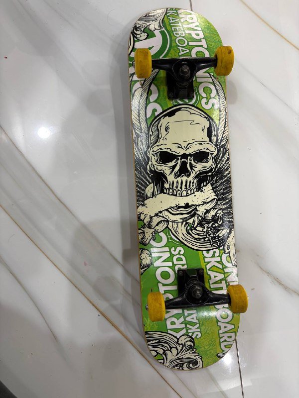 Игрушки: скейт, фигурка Йода, чемодан, плюшевые игрушки 5