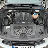 Porsche Macan GTS 8