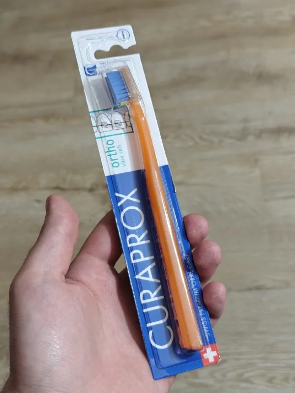 Зубная щётка Curaprox 1
