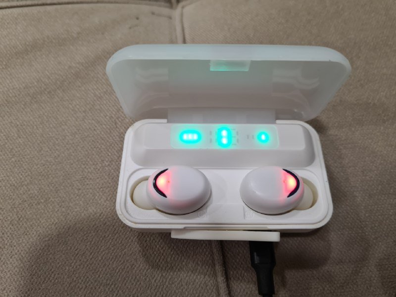 Китайские беспроводные наушники