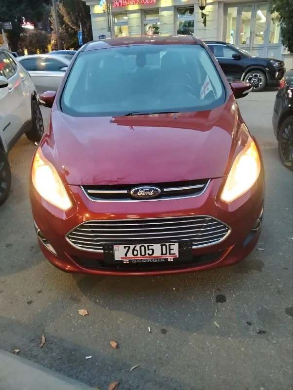 Ford CMAX Hybrid Plug-in 2016 1