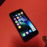 iPhone SE 2020 красный 3