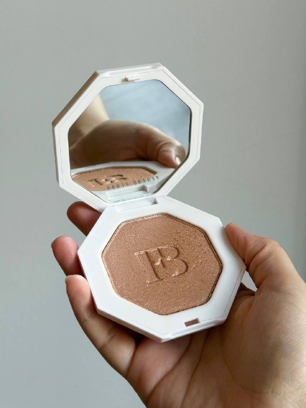 Медовый аромат Gisou, духи Byredo, праймер Milk, хайлайтер Fenty Beauty 4