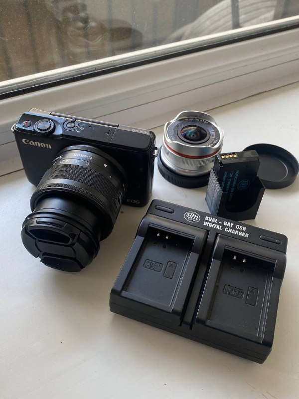 Фотоаппарат Canon EOS M10 с кит объективом и аксессуарами 4